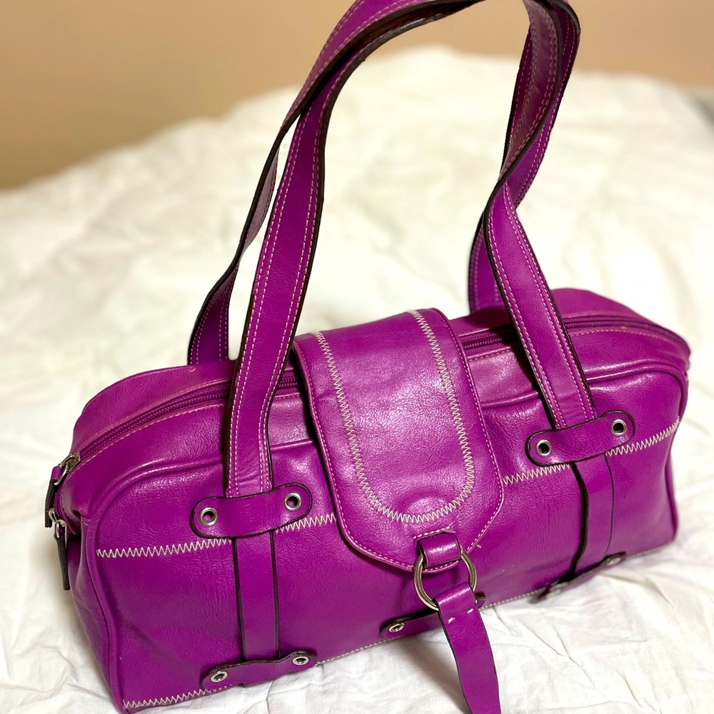 Beautiful color combination Barnes Newyork Narrow Pillow shoulder bag